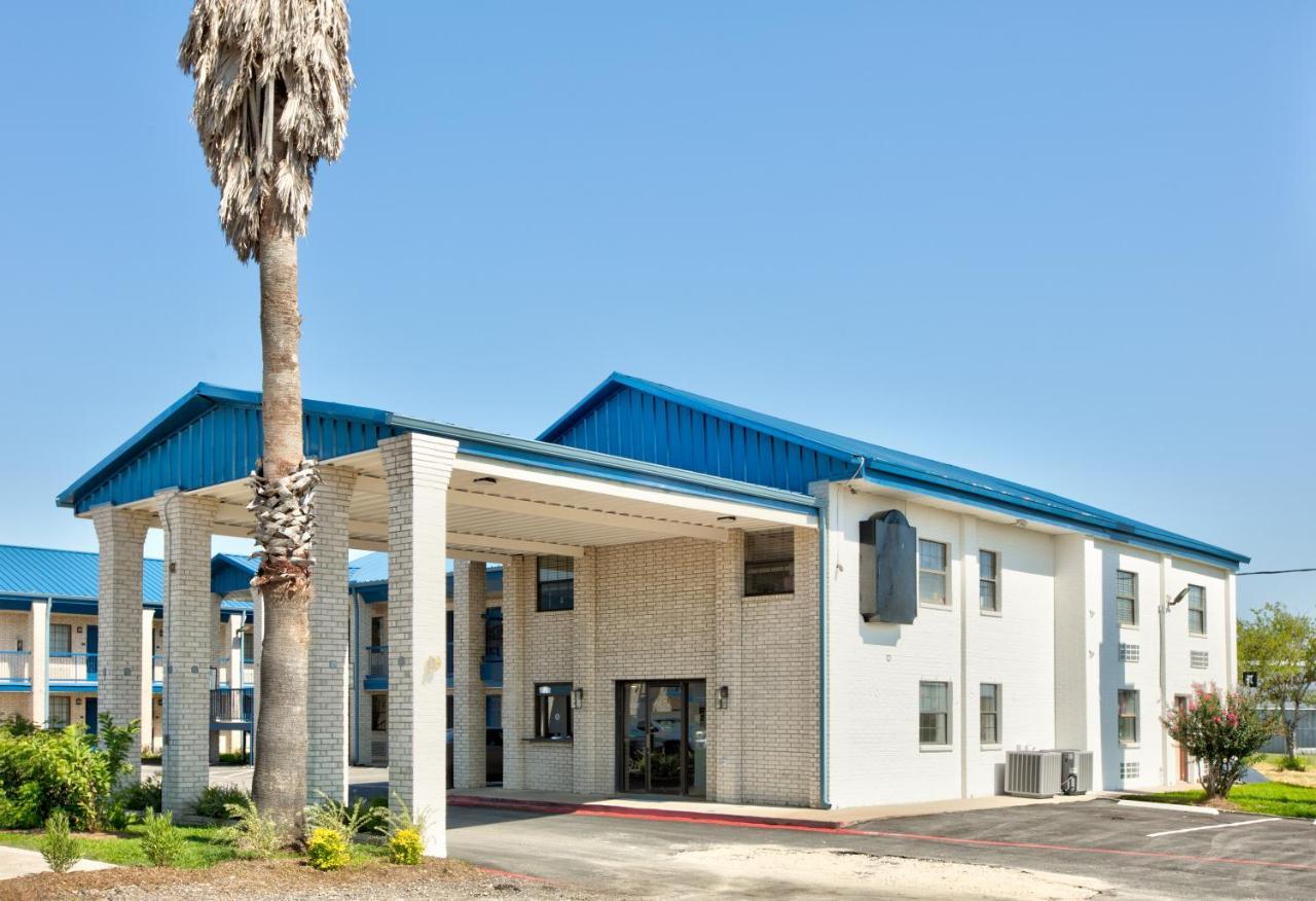 מלון Super 8 By Wyndham Victoria - South - Hwy 59 מראה חיצוני תמונה