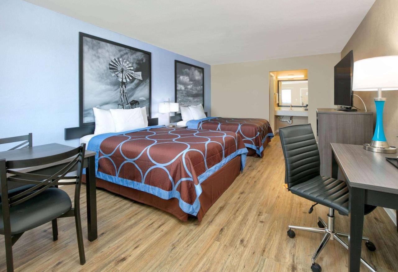 מלון Super 8 By Wyndham Victoria - South - Hwy 59 מראה חיצוני תמונה